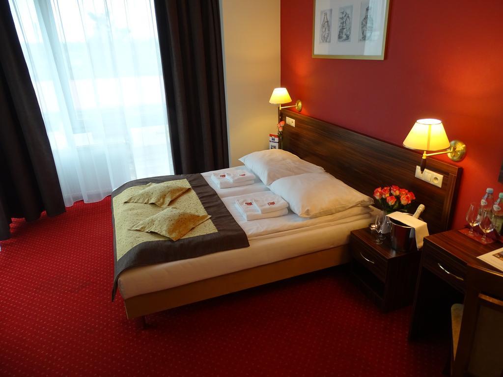 Hotel Pikul Pulawy Luaran gambar