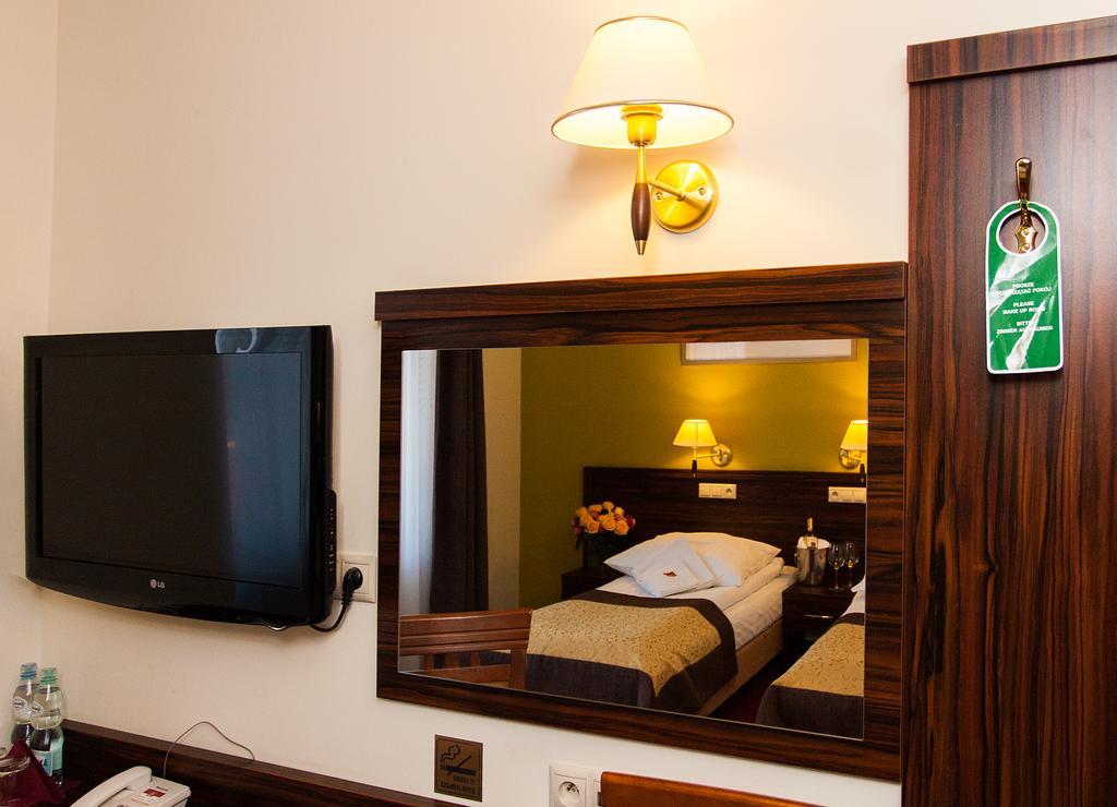 Hotel Pikul Pulawy Luaran gambar