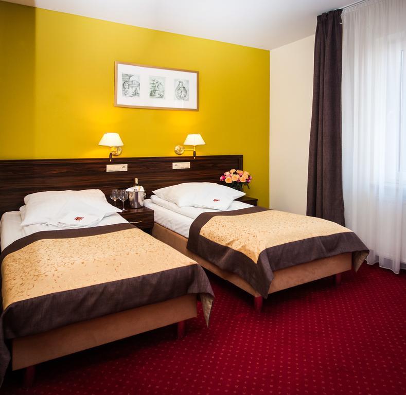 Hotel Pikul Pulawy Luaran gambar