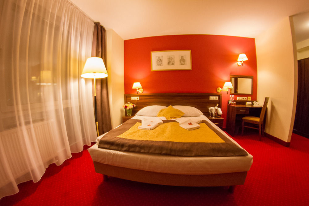 Hotel Pikul Pulawy Luaran gambar