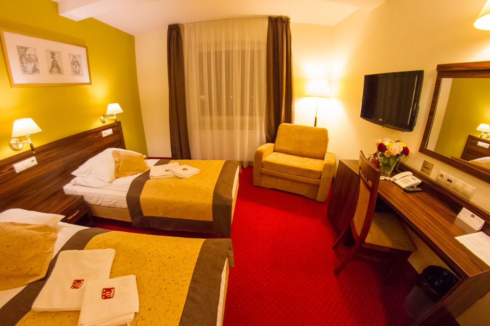Hotel Pikul Pulawy Luaran gambar