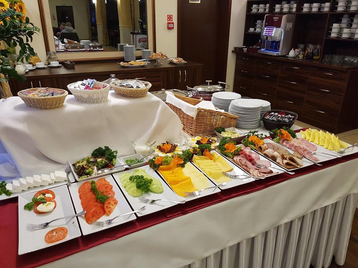 Hotel Pikul Pulawy Luaran gambar