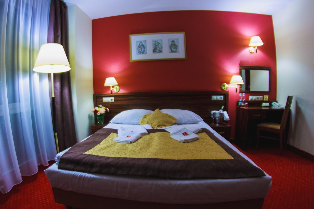 Hotel Pikul Pulawy Luaran gambar