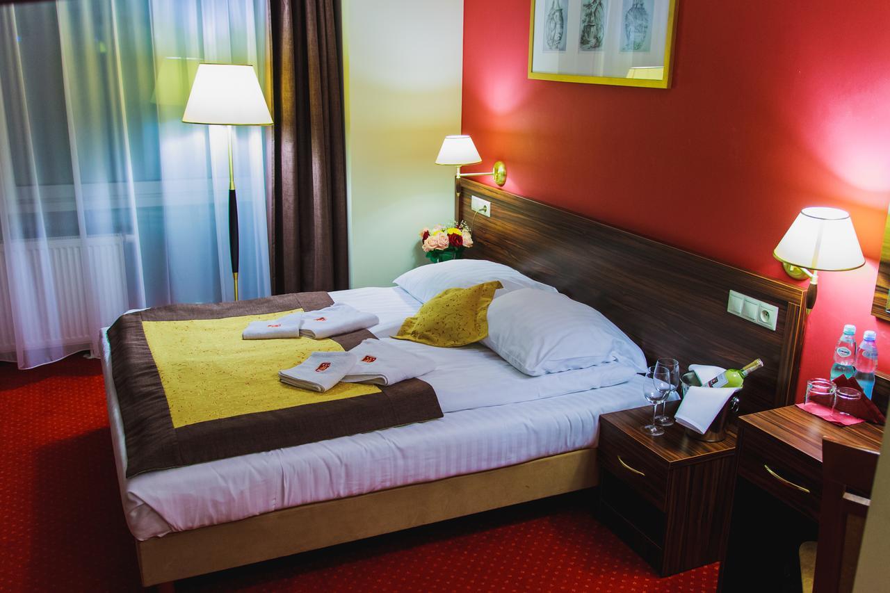 Hotel Pikul Pulawy Luaran gambar