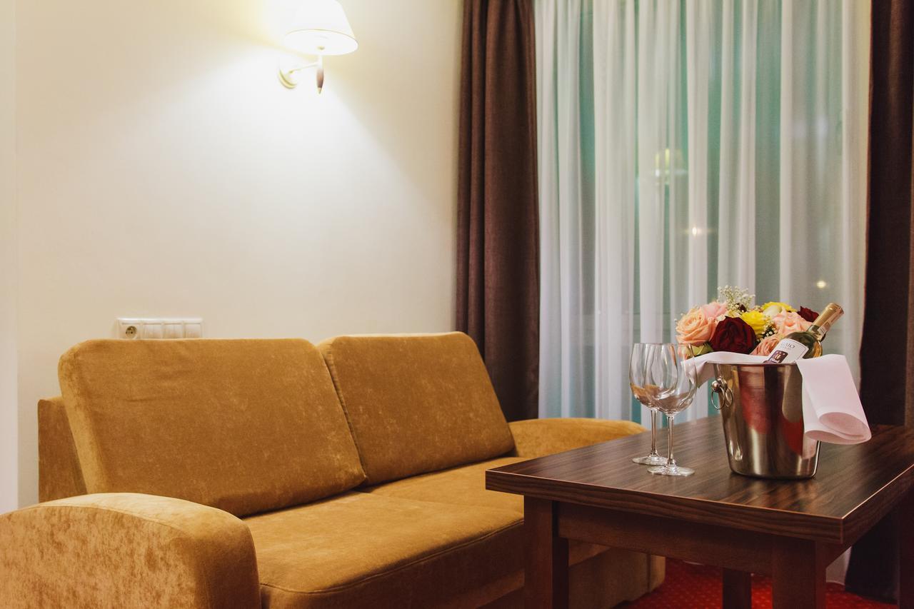 Hotel Pikul Pulawy Luaran gambar