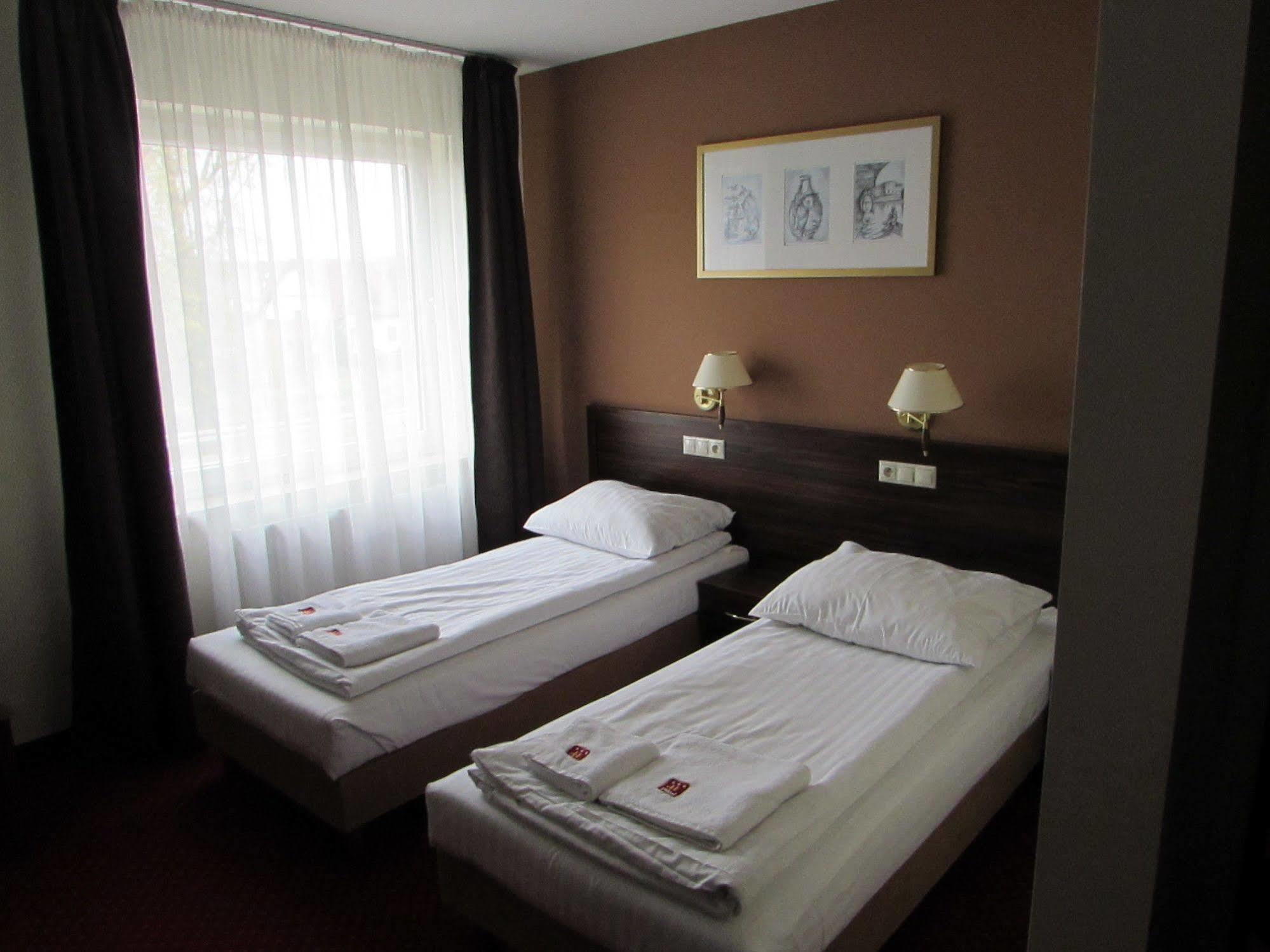 Hotel Pikul Pulawy Luaran gambar