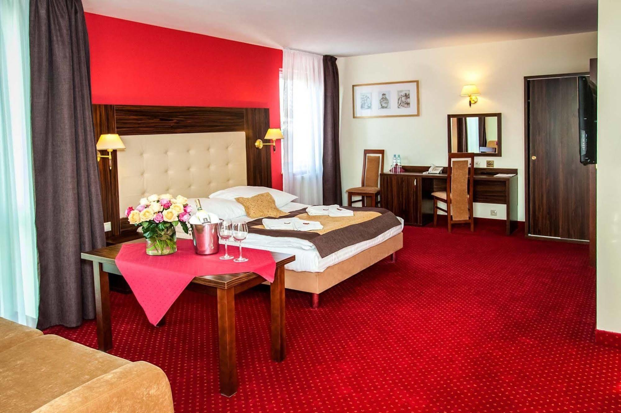 Hotel Pikul Pulawy Luaran gambar