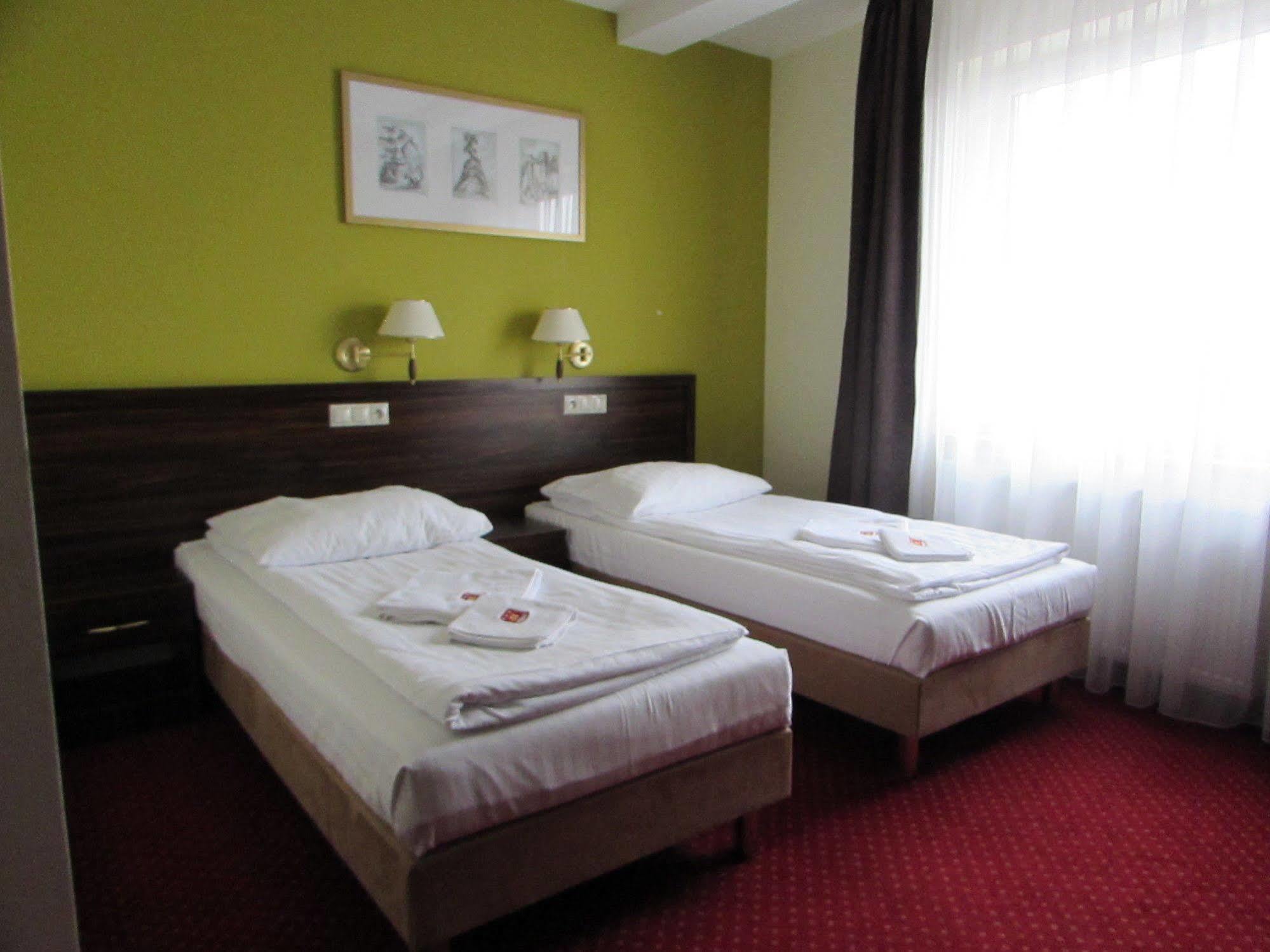 Hotel Pikul Pulawy Luaran gambar