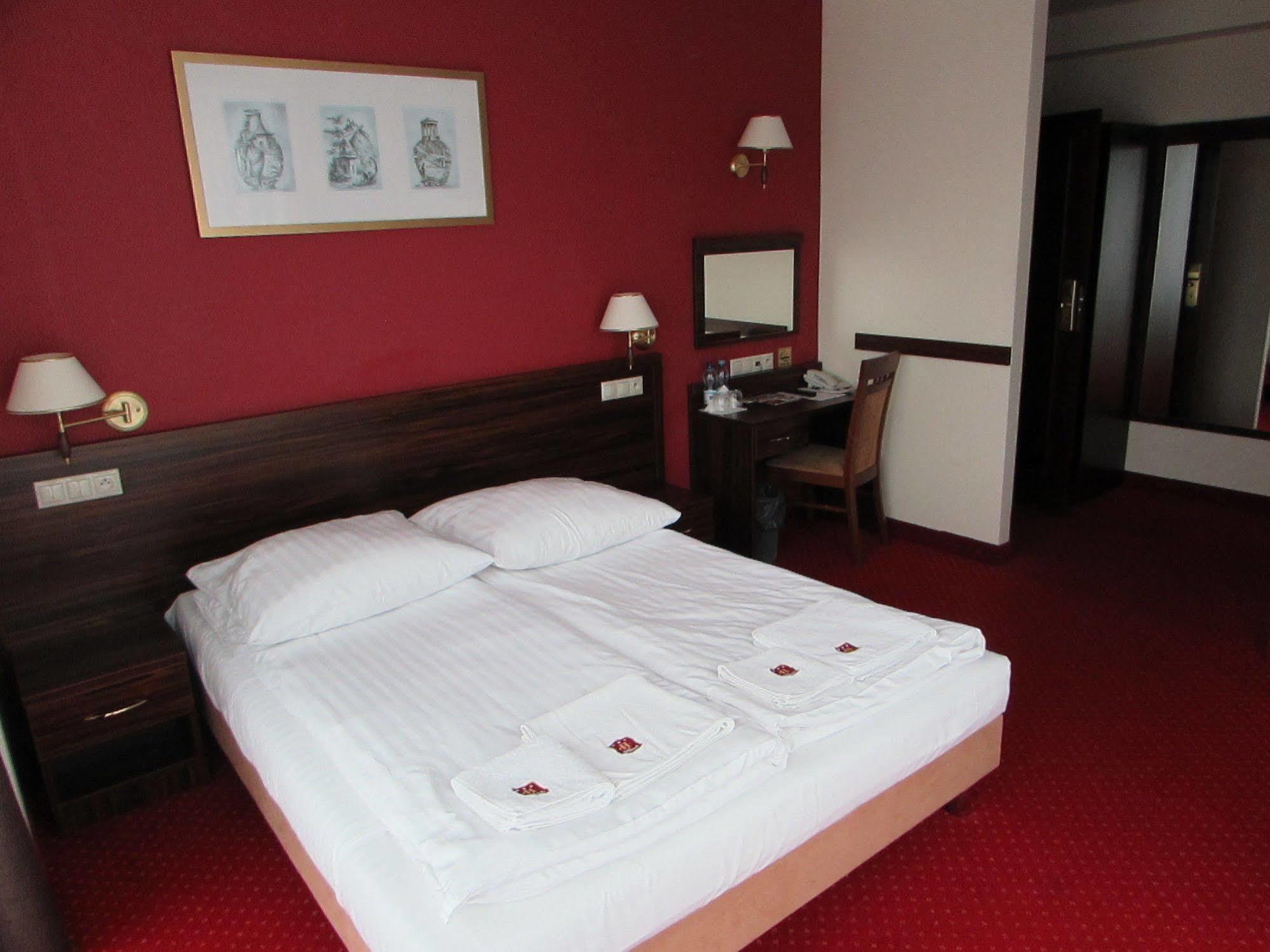 Hotel Pikul Pulawy Luaran gambar
