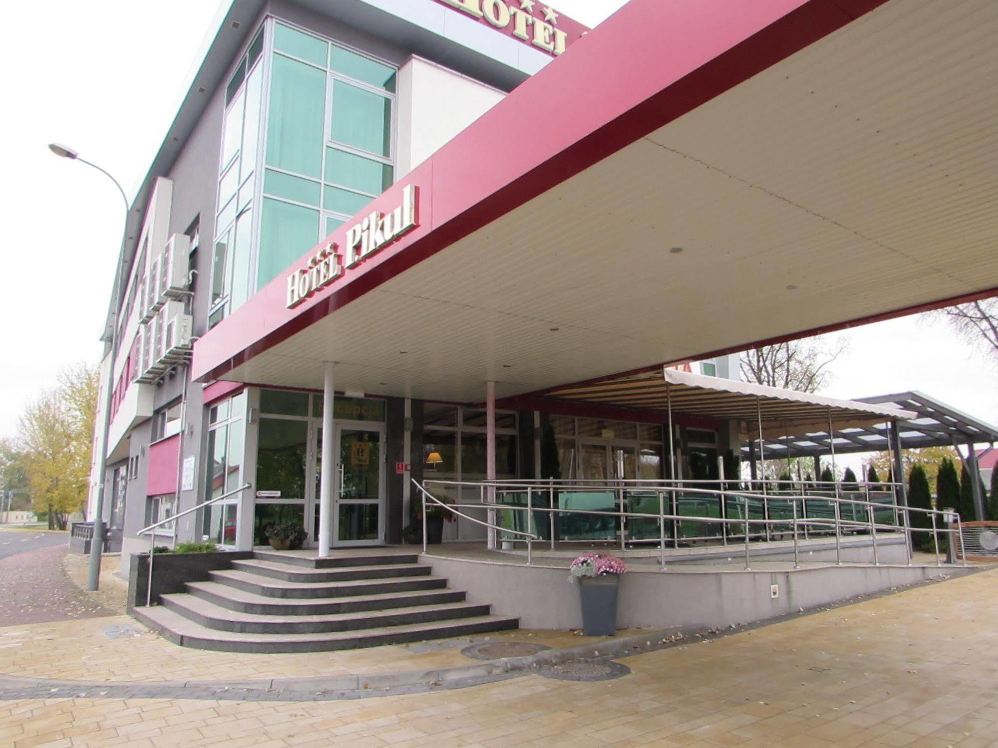 Hotel Pikul Pulawy Luaran gambar