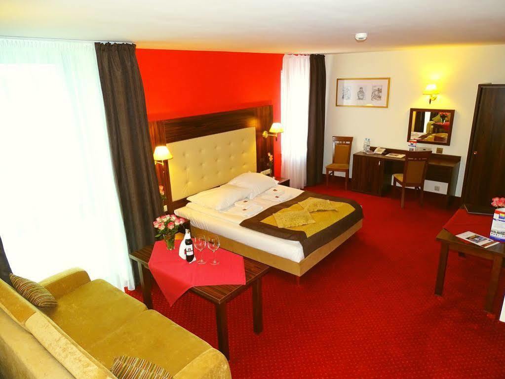 Hotel Pikul Pulawy Luaran gambar