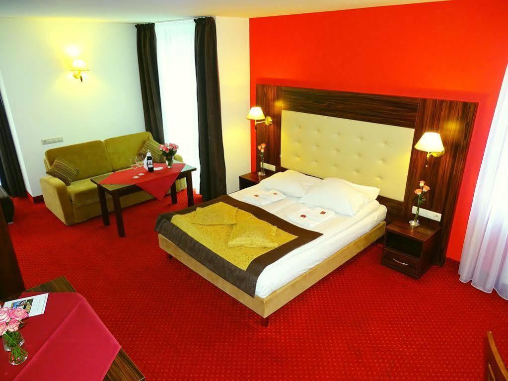 Hotel Pikul Pulawy Luaran gambar