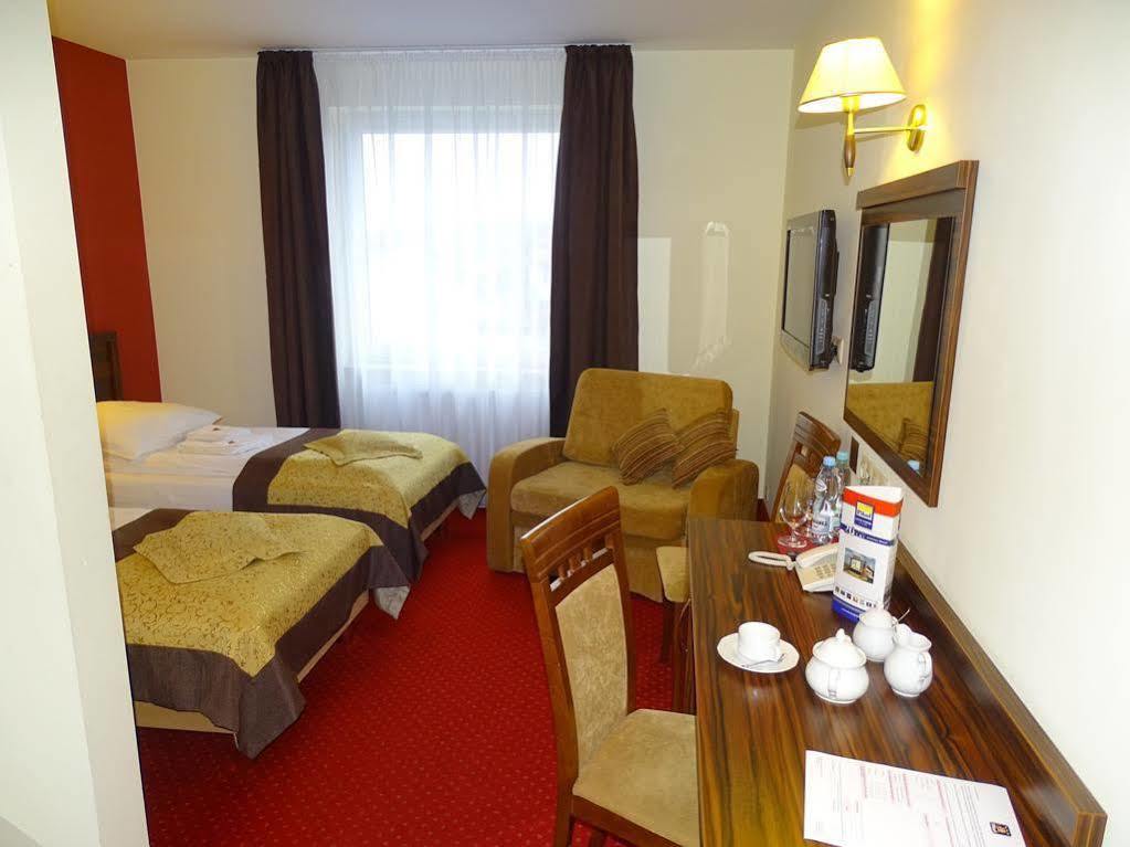 Hotel Pikul Pulawy Luaran gambar